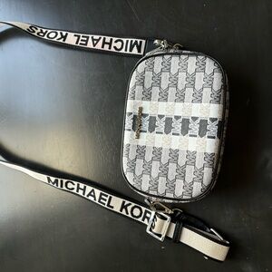 Michael kors crossbody